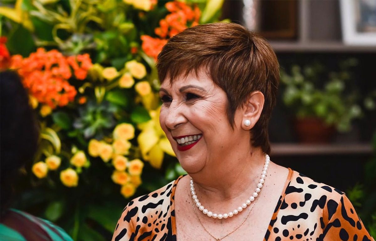 Rosa Persona lança livro sobre alfabetização e trajetória familiar em Cuiabá