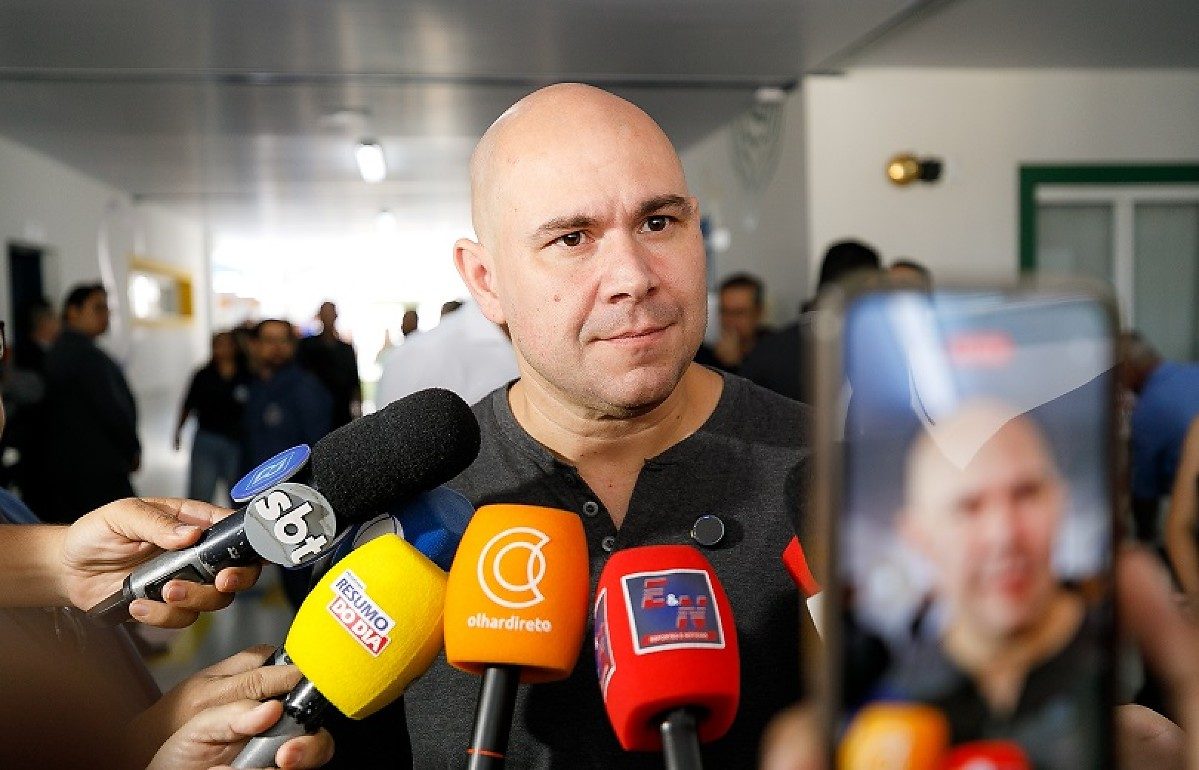 Prefeito de Cuiabá sugere 'vaquinha' para esquerdistas deixarem o Brasil